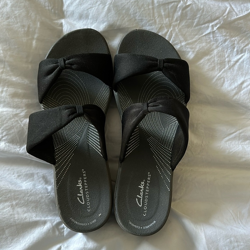 Clark’s cloudsteppers  women’s sandals size 9